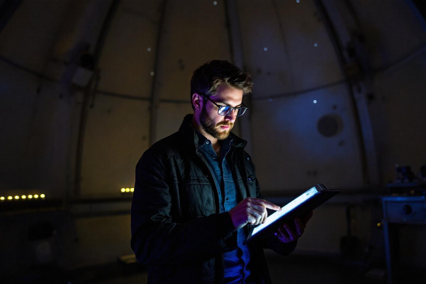 Harvard Astronomer Claims "Major Anomaly" As Interstellar Object 3I/ATLAS Measured Over 33 Billion Tons